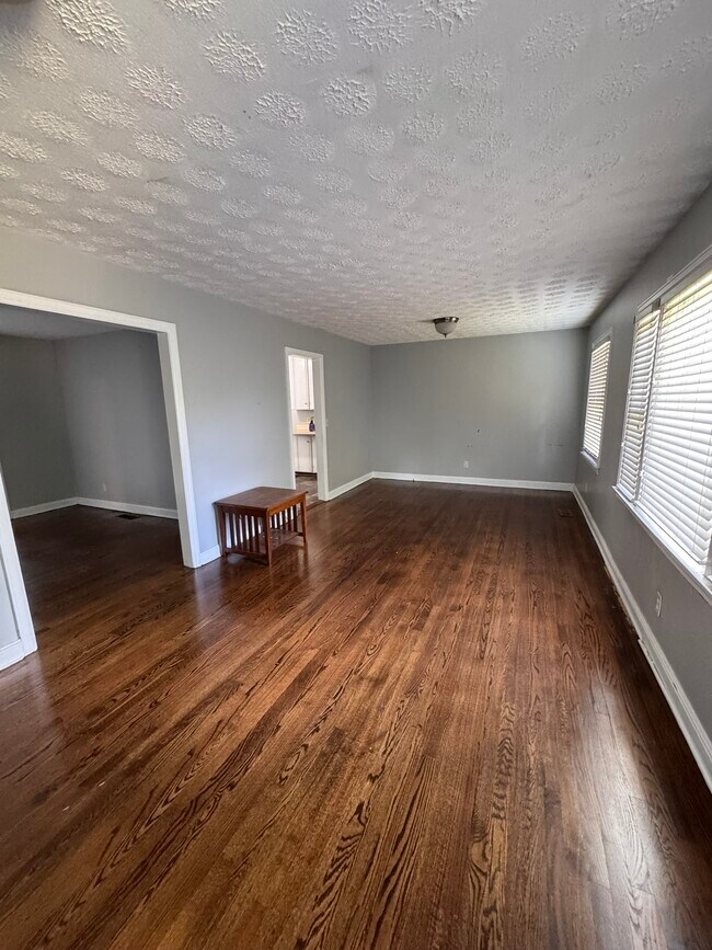 Foto del edificio - 345 E 13th St