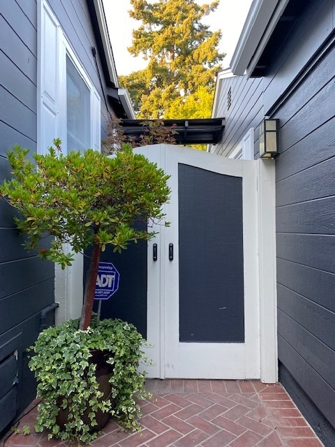 Primary Photo - 1353 Oakhurst Ave