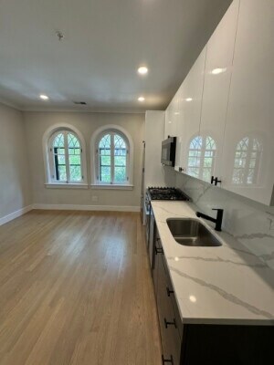 Building Photo - 535 Newbury St