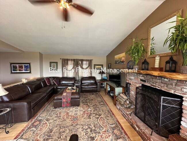 Foto del edificio - Charming 3-Bedroom Retreat with 2 Full Baths in Evergreen