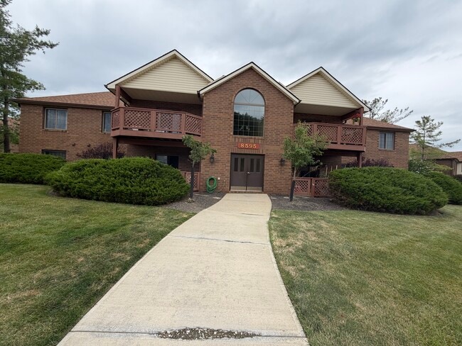Building Photo - 8595 Scenicview Dr