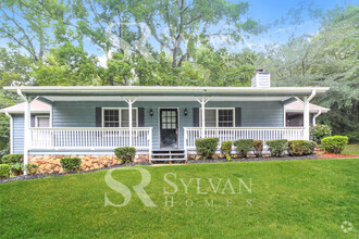 Building Photo - 910 Curry Cir SE