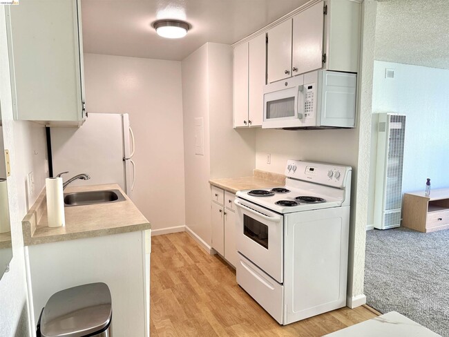 Building Photo - 5317 Ridgeview Cir