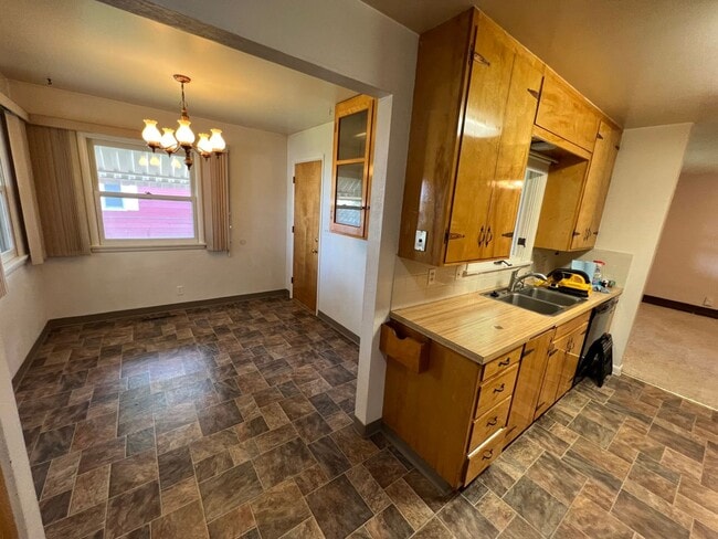 Foto del edificio - 429 E Pine St