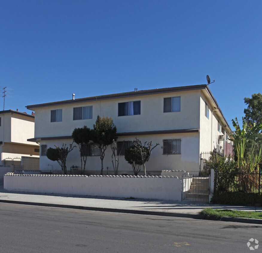 Building Photo - 2682 Sichel St