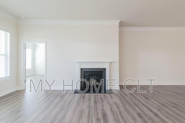 Foto del edificio - 4446 Streamside Rd