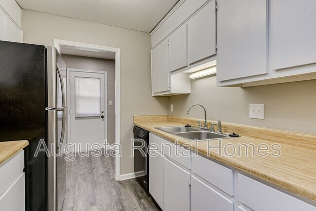 Foto del edificio - 3029 Old Powderhouse Rd