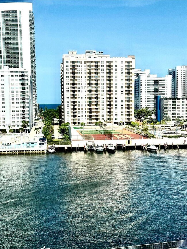 Building Photo - 100 Golden Isles Dr