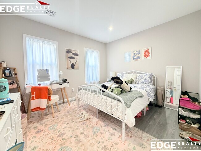 Building Photo - 16 Long Ave