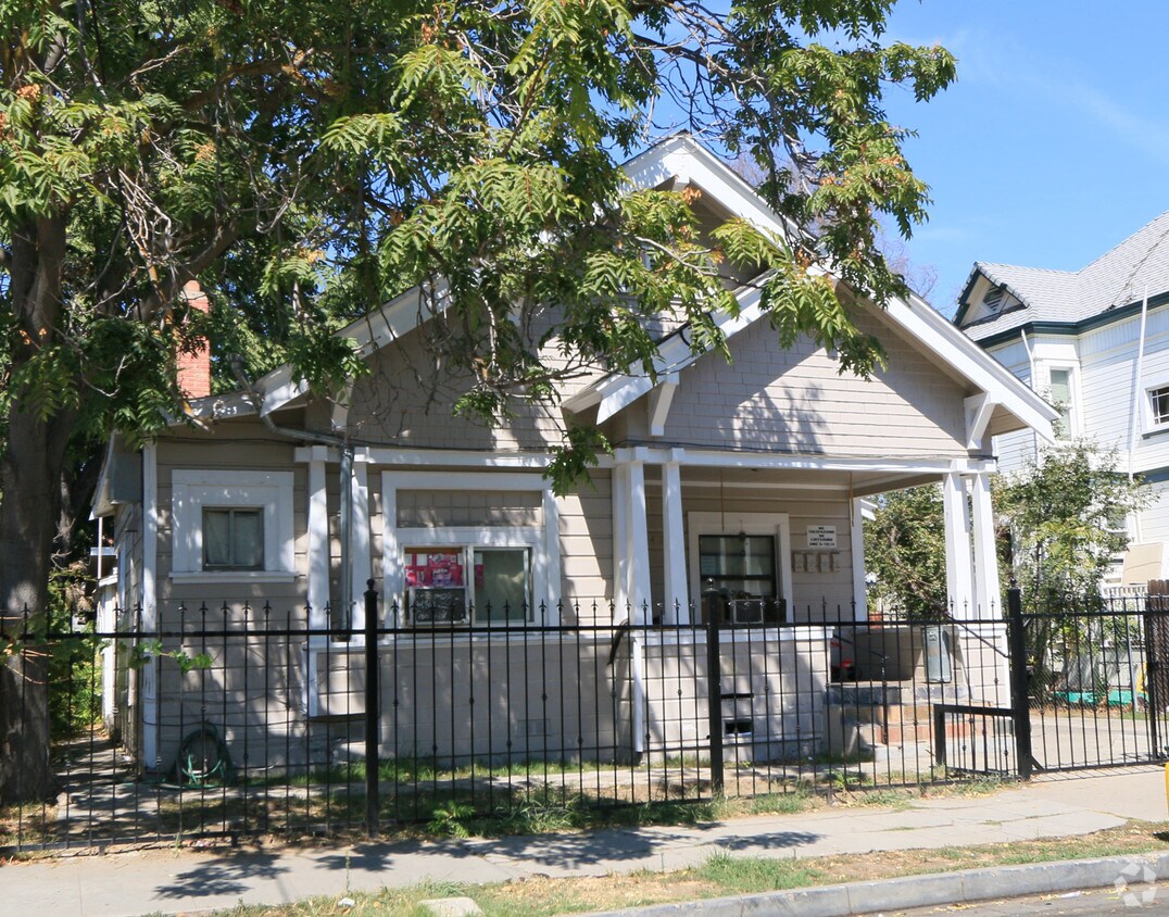 Primary Photo - 427 E Acacia St