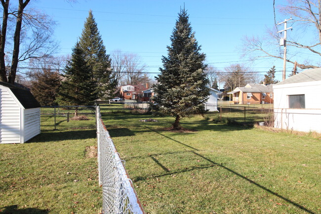 Building Photo - 14383 Mercedes