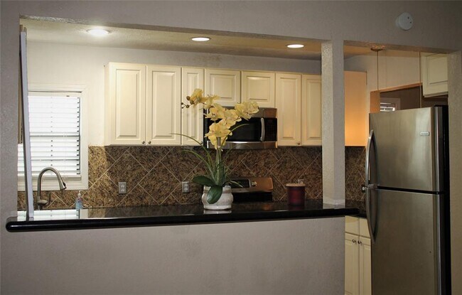 Foto del edificio - 5611 Stewart Ave