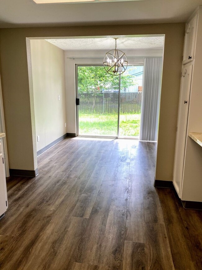 Foto del edificio - Spacious 4 Bedroom, 2 Bath Home with Large Yard -