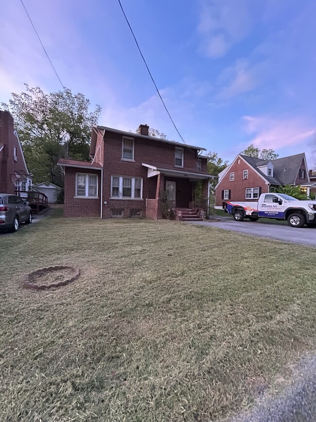 Building Photo - 808 Frederick St