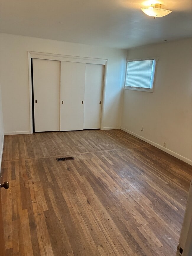 Building Photo - 343 Martin St