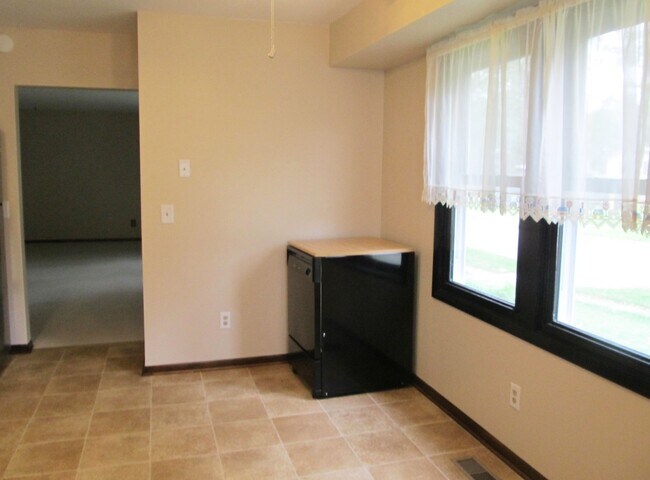 Building Photo - Cozy 3 Bedroom 1 Bath Ranch in Portage