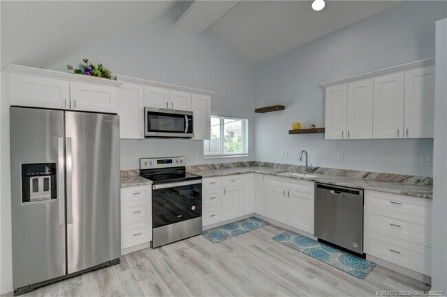 Foto del edificio - 310 SE Denver Ave