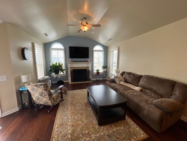 Foto del edificio - *$250 Off First Month's Rent!* Beautiful G...