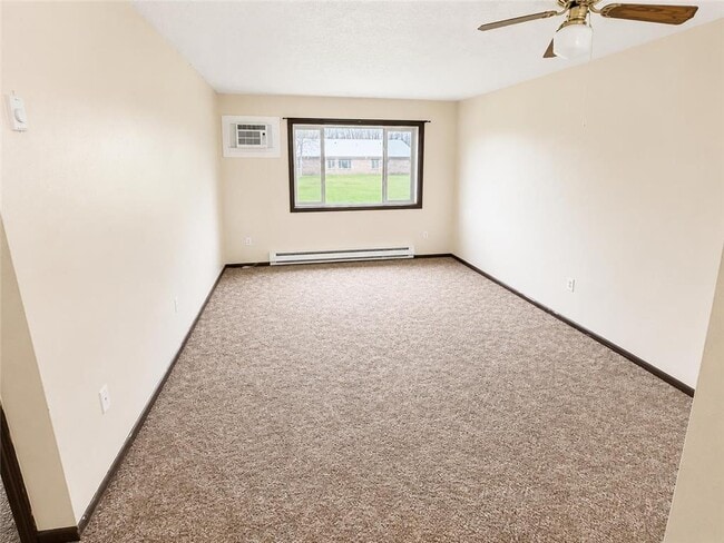 Building Photo - 104 Edgewood St