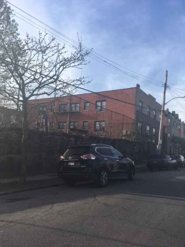Primary Photo - 145 Ridge Ave