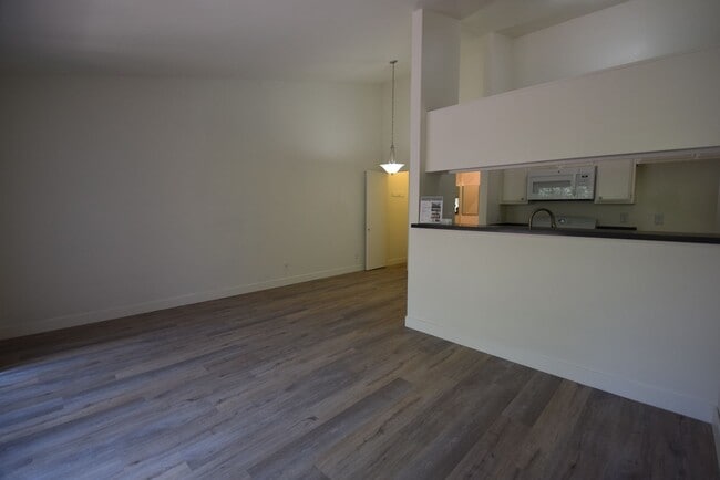 Foto del edificio - 15520 Foothill Blvd