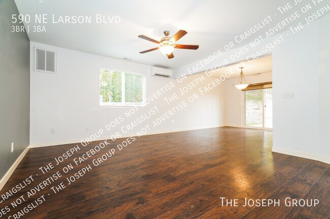 Foto del edificio - 590 NE Larson Blvd