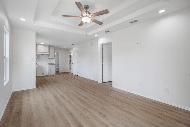 Foto del edificio - 304 W 6th St