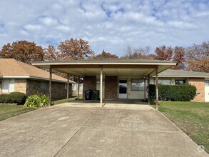 Building Photo - 2213 Lavern St