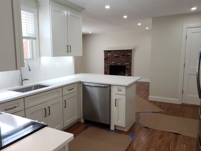 Foto del edificio - 34 Old East Neck Rd