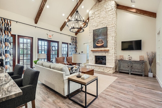 Eaglebrook Apartments Clubhouse Lobby - Eaglebrook Apartments