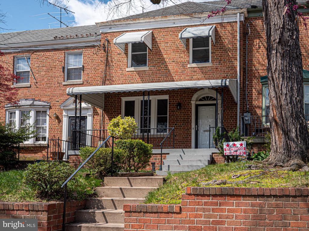Foto principal - 4106 10th St NE