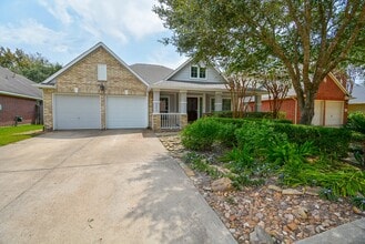 Building Photo - 4006 Dell Ln
