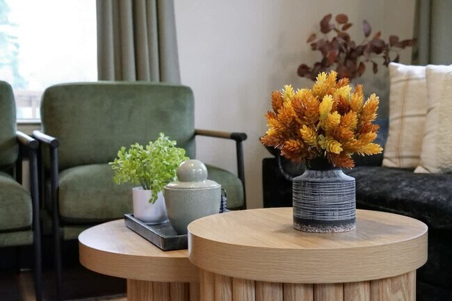 Foto del edificio - 303 E Washington St