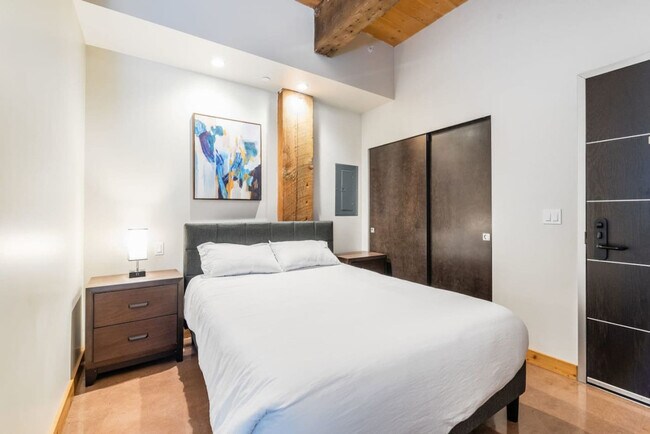 Building Photo - 2120 Commerce St