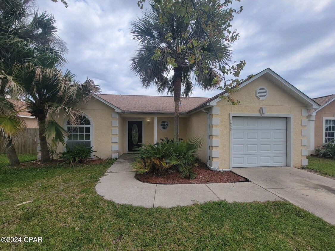 Primary Photo - 1609 Vecuna Cir