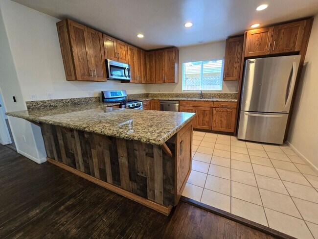 Foto del edificio - 5BD/3BA on Adobe Dr!!