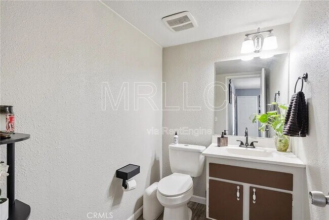 Foto del edificio - 196 Whitney Ave