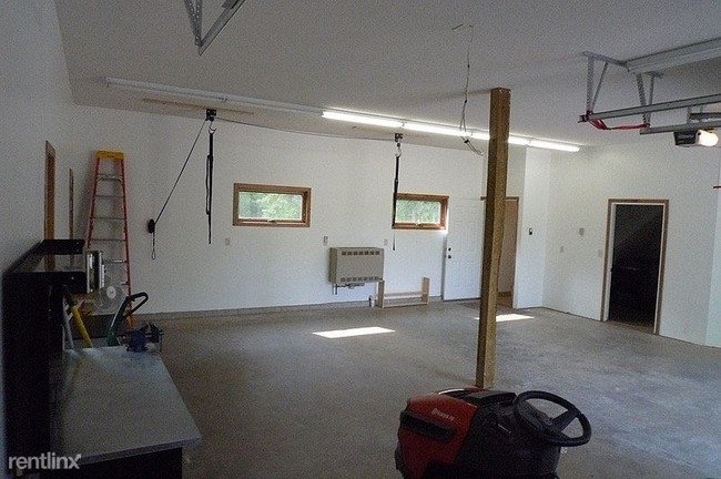 Building Photo - 1 br, 1.5 bath House - 79357 Long Lake Road