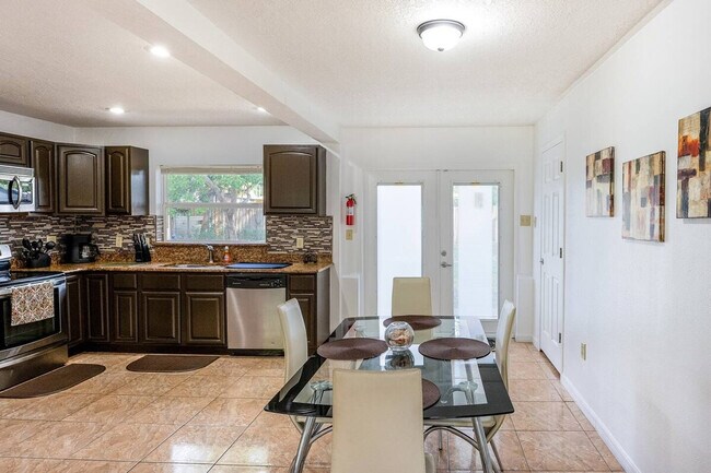 Foto del edificio - 2704 Raeford Rd