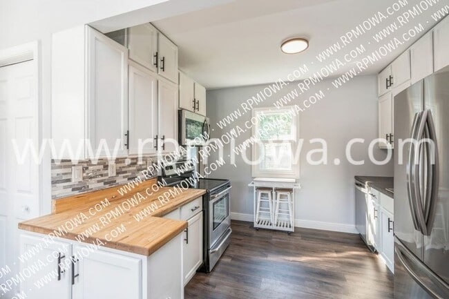 Building Photo - 2935 Indianapolis Ave