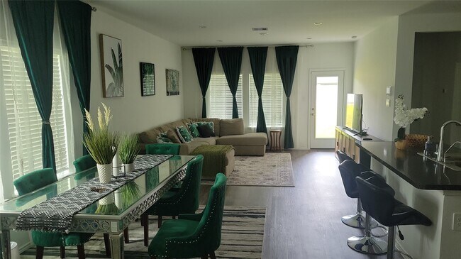 Foto del edificio - 24443 Springfield Valley Dr