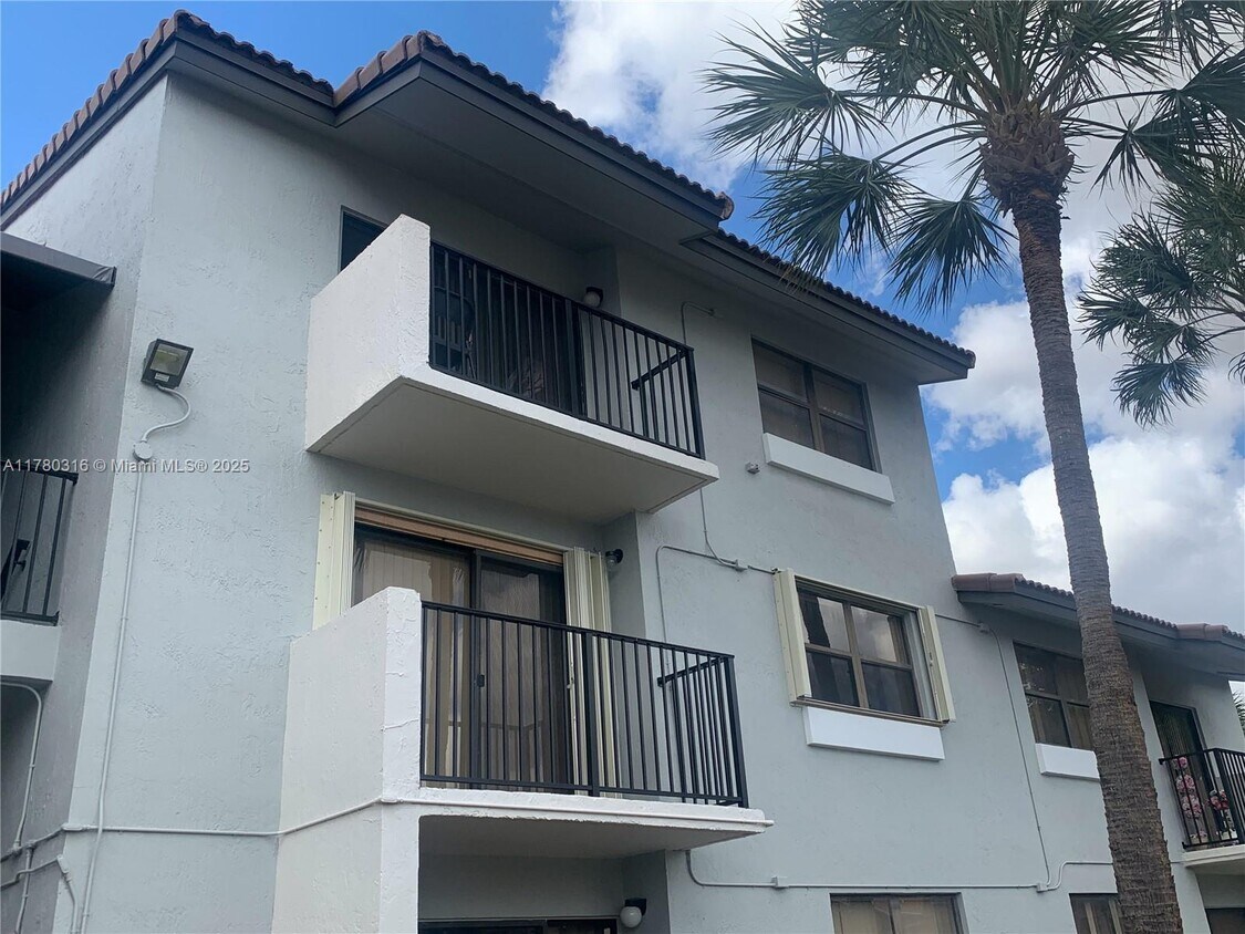 Primary Photo - 7215 NW 179th St