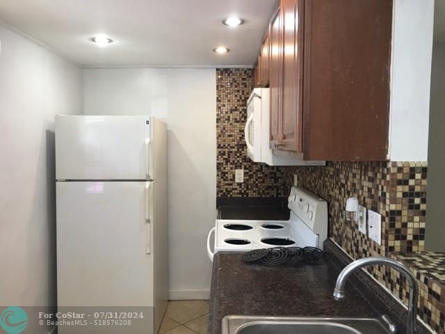 Foto del edificio - 13695 NE 3rd Ct