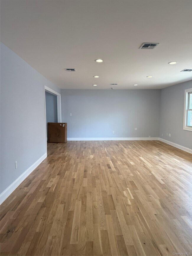 Foto del edificio - 165 Lynbrook Dr