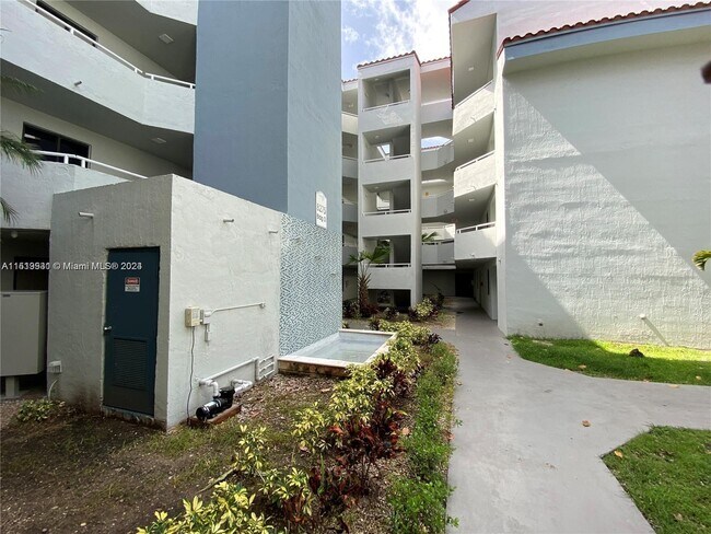 Building Photo - 8275 SW 152nd Ave