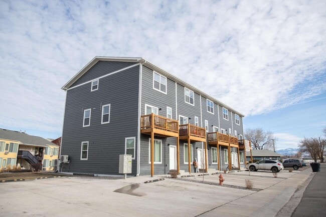 Foto del edificio - 720 Cedar Creek Ave