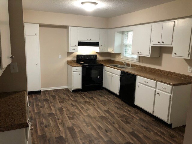 Building Photo - 3120 W 49th St