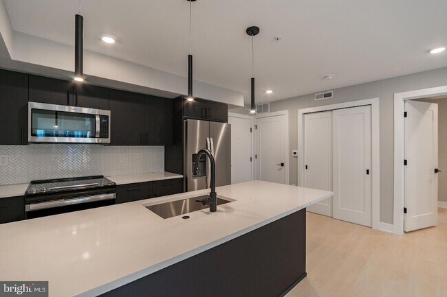 Foto del edificio - 6604 Ridge Ave