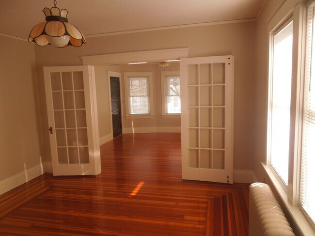 Foto del edificio - 44 Gentian Ave