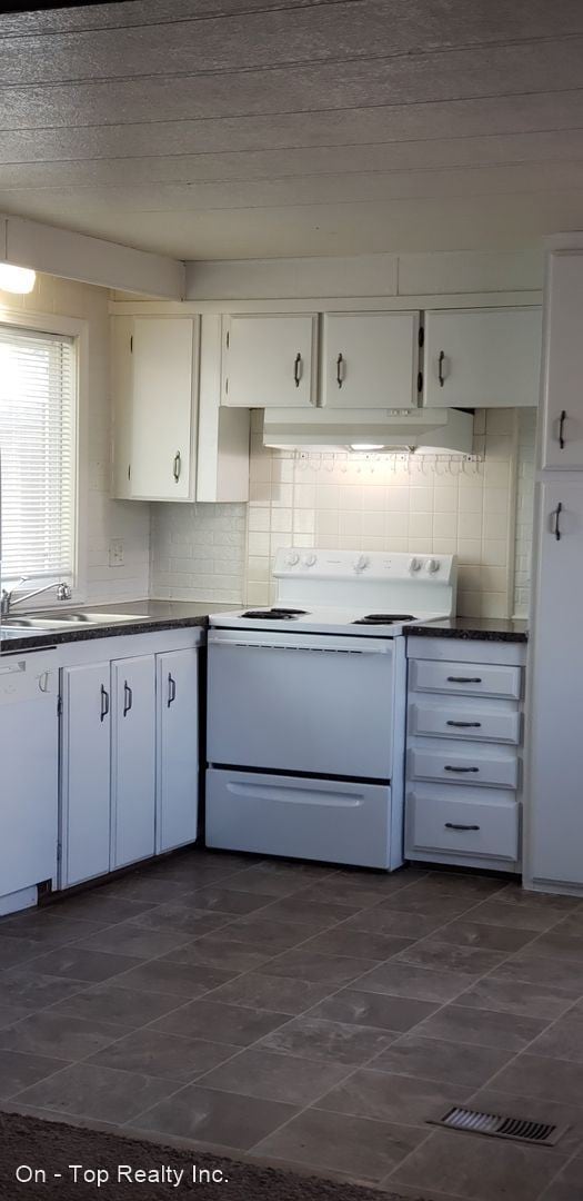 Building Photo - 3 br, 2 bath House - 13207 W. Medical Lake...